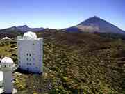 Das GREGOR-Gebäude und der Teide.
...