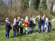 Potsdamer Hortkinder basteln Wasserraket...