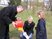 Potsdamer Hortkinder basteln Wasserraket...