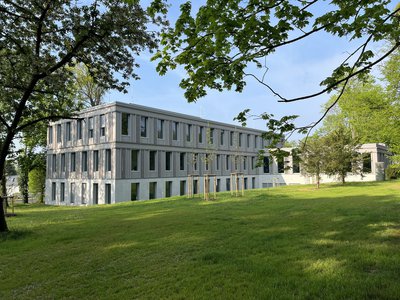 20250423-Kirchhaus-NordOst-Bueros-Baeume-I.max-1200x2400