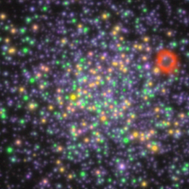 Image of a star cluster with stars marked in green, yellow and red on dark background; red ring at the top right