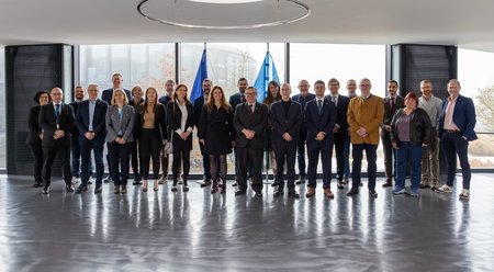 Anwesende der feierlichen Unterzeichnung für BlueMUSE