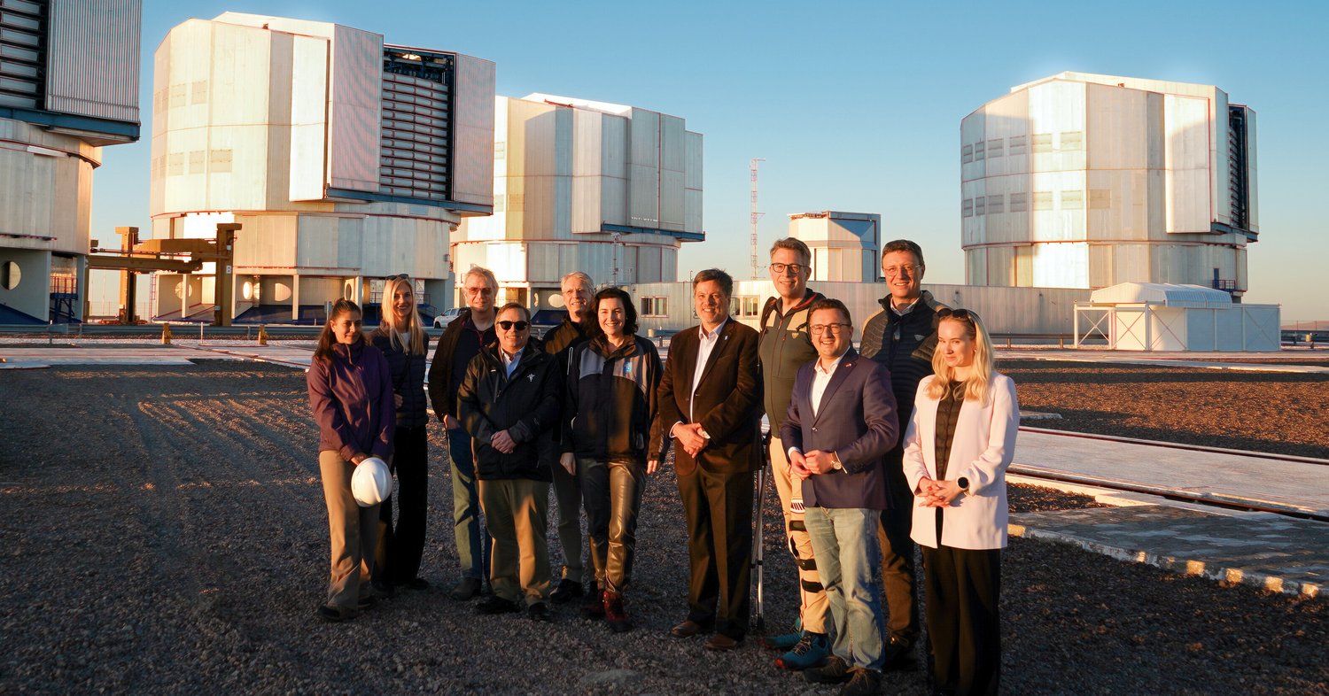 AIP-Technologie am Paranal: Bundesministerin für Forschung besucht ESO-Observatorium in Chile