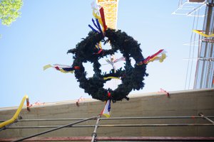 Topping out wreath seen from below.